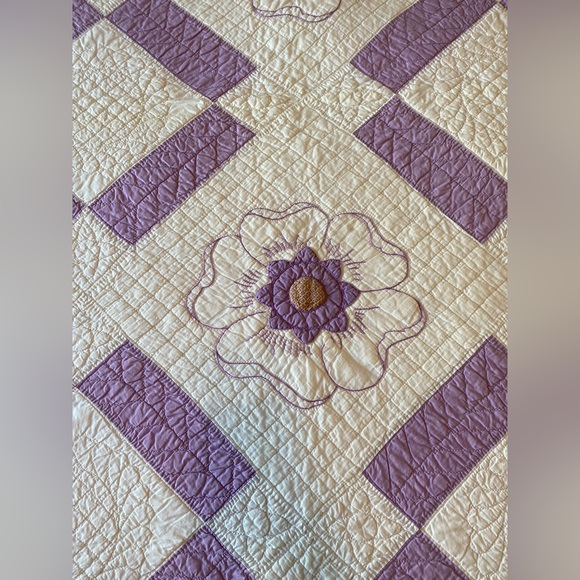 Handmade Lavender Quilt with large Flowers! 74”/92” - Picture 8 of 9